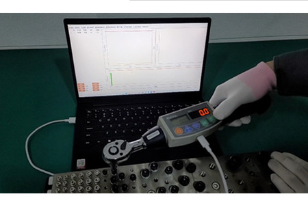 <{$channel[a].title}>